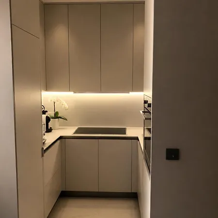 Gp Steps From The Stating Line Apartment *