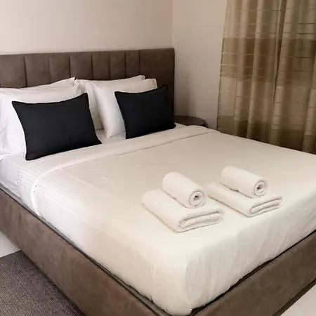 Apartman Gp Steps From The Stating Line